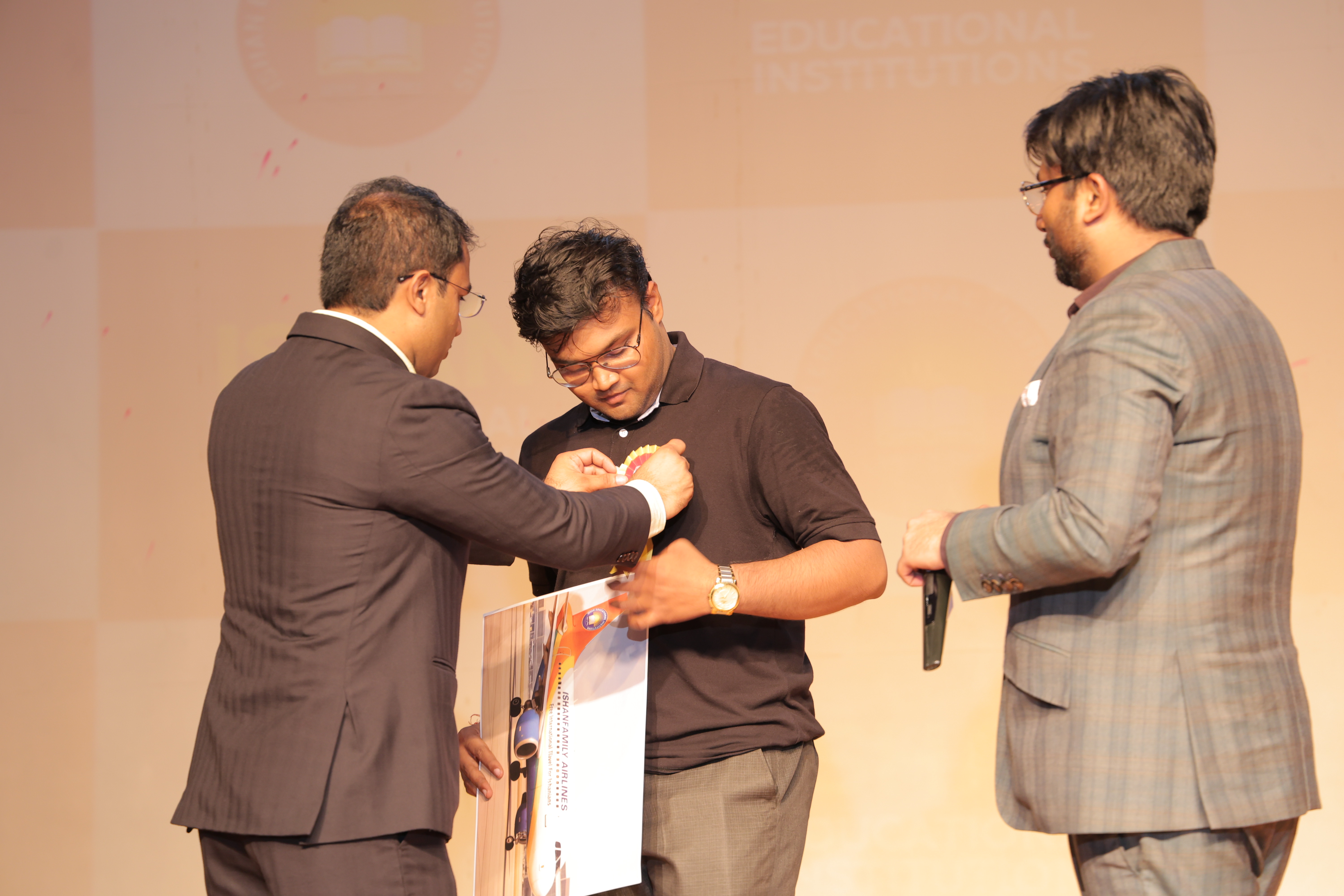 CA Dr. Tushar Arya honors Ishan IIMT student for international exposure at BBA program.