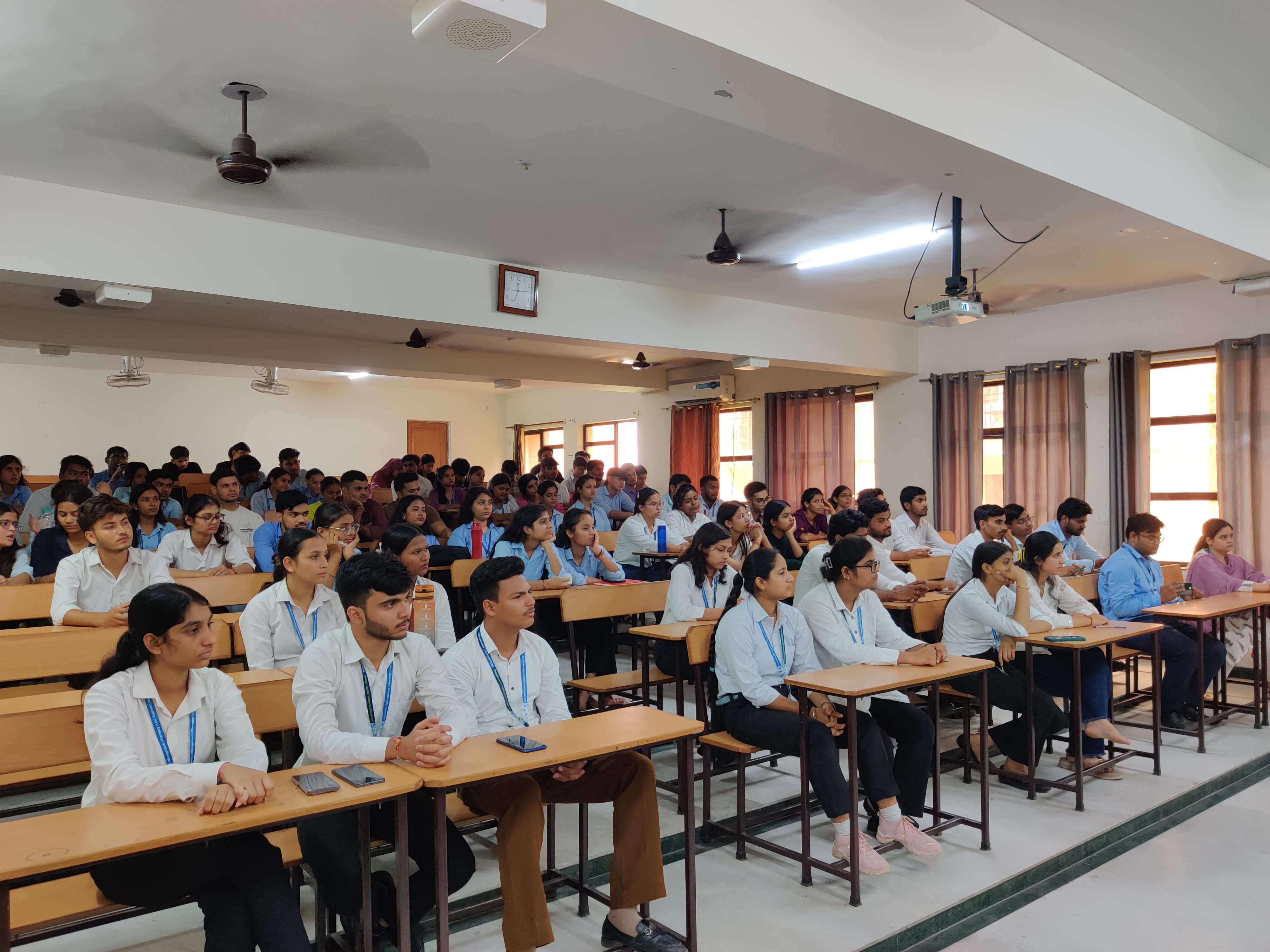 PGDM Classroom Lecture Session Ishan IIMT Greater Noida for future leaders.
